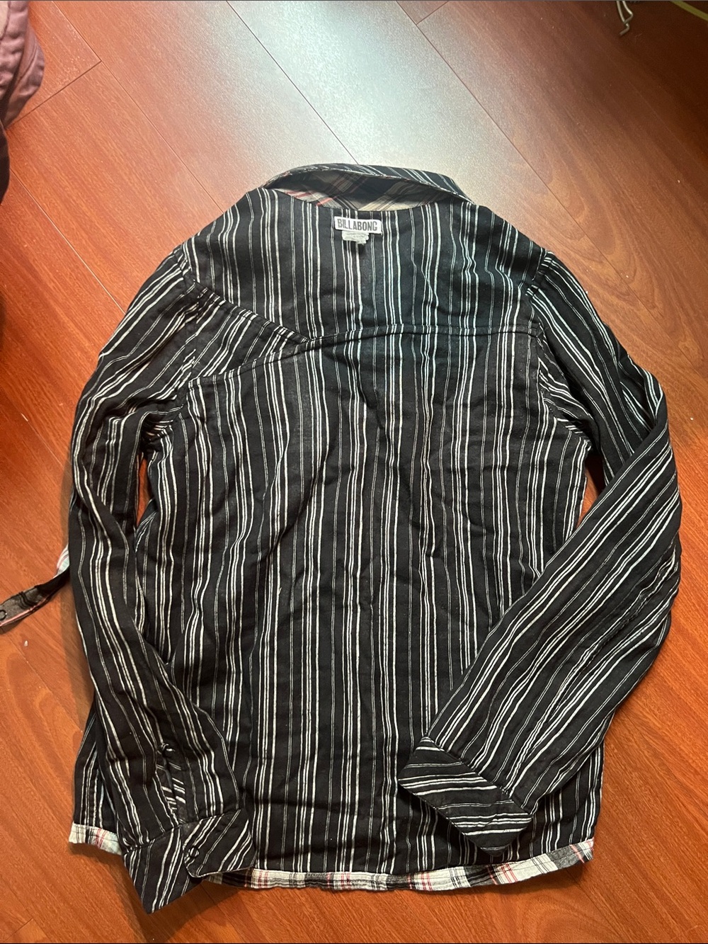 Billabong Black Striped Shirt with Red Plaid Detail reversible size L Women’s - Picture 11 of 12